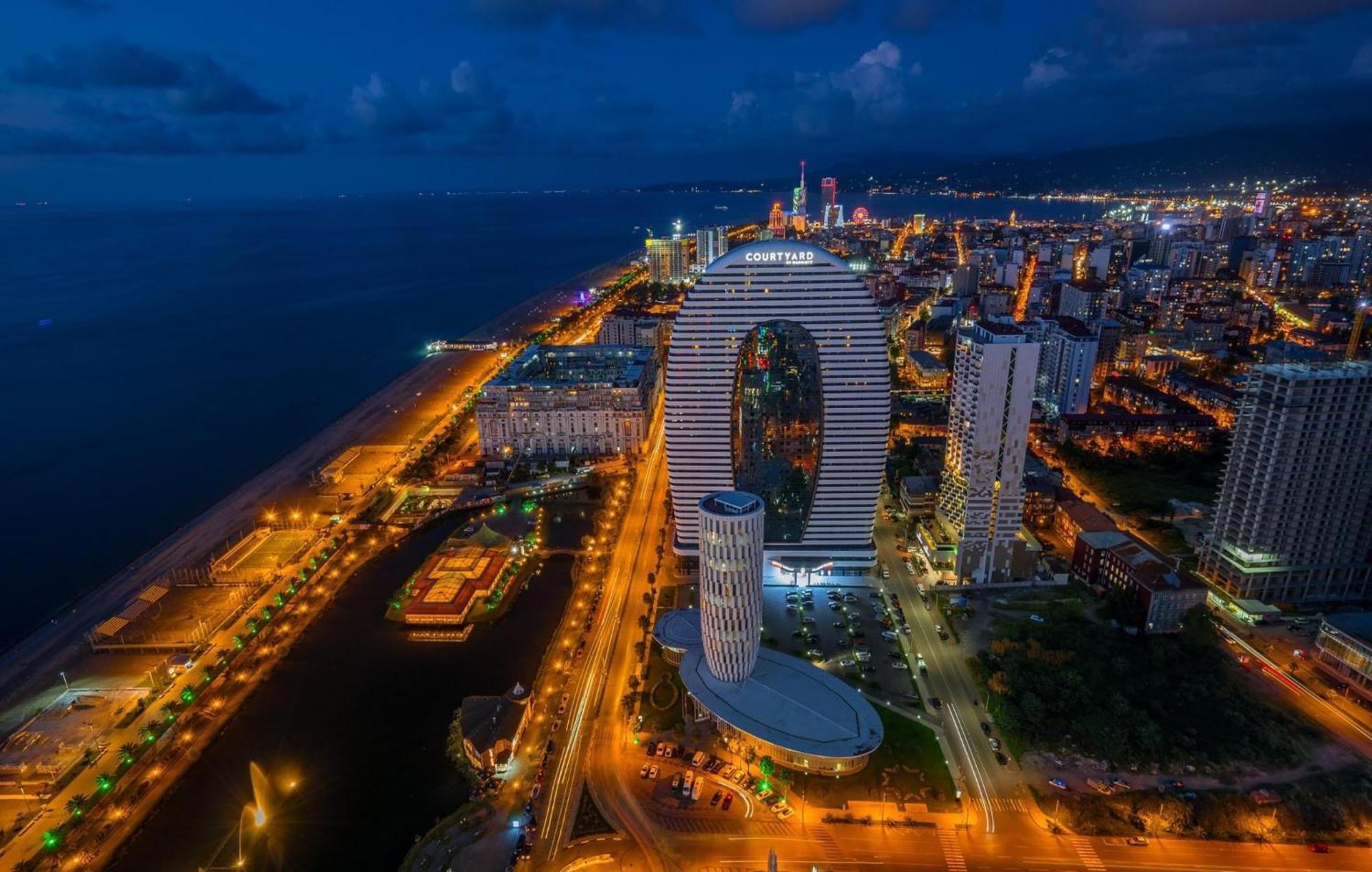 Alliance Palace Aparthotel By Marriott Batumi Eksteriør bilde