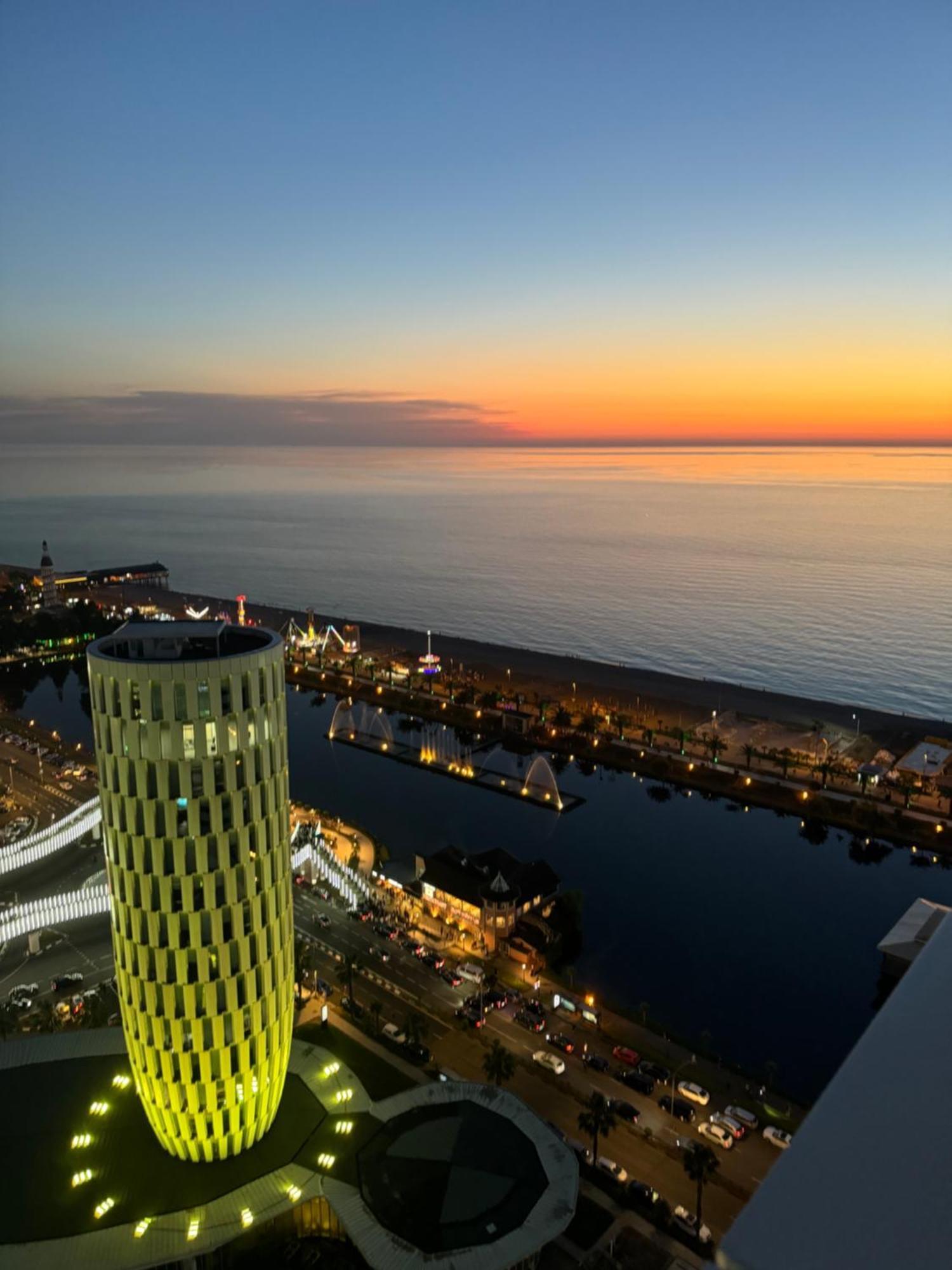 Alliance Palace Aparthotel By Marriott Batumi Eksteriør bilde