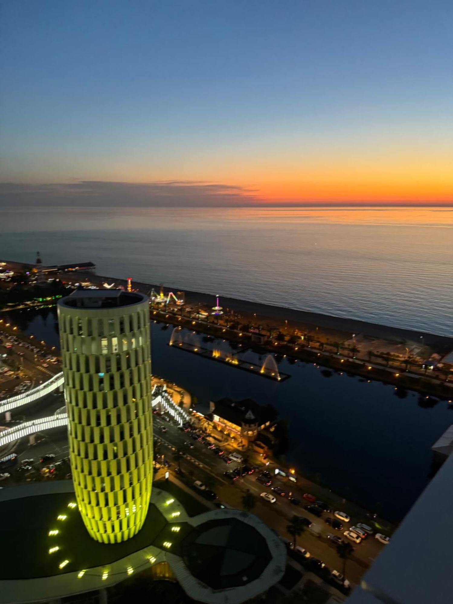 Alliance Palace Aparthotel By Marriott Batumi Eksteriør bilde
