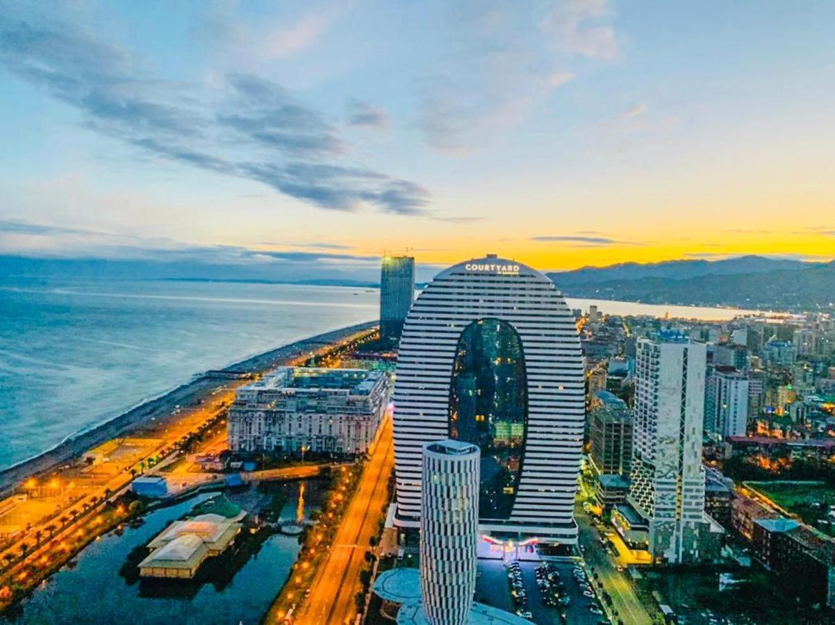 Alliance Palace Aparthotel By Marriott Batumi Eksteriør bilde
